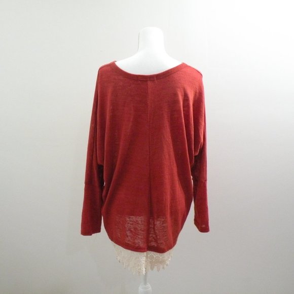 Southern Grace_M_used_red with writing "believe love faith hope"_long sleeve - Picture 5 of 6